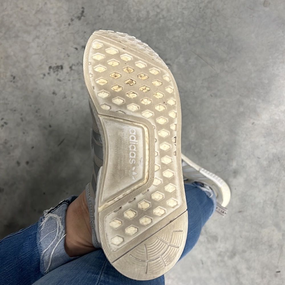 ‎ADIDAS NMD R1 in Chalk Grey - Picture 7 of 8